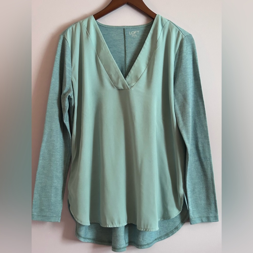 LOFT Outlet Women's Mint Green Mixed Media V-Neck Top Size Medium